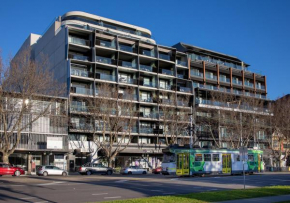 Modern Quiet 1 & 2 Bed Apt Opposite Albert Park